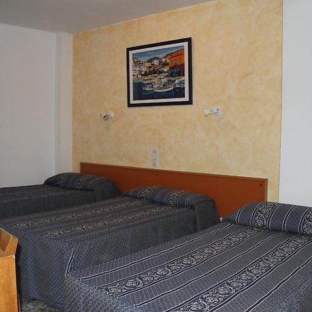Hostal Mengual Gandia Bagian luar foto