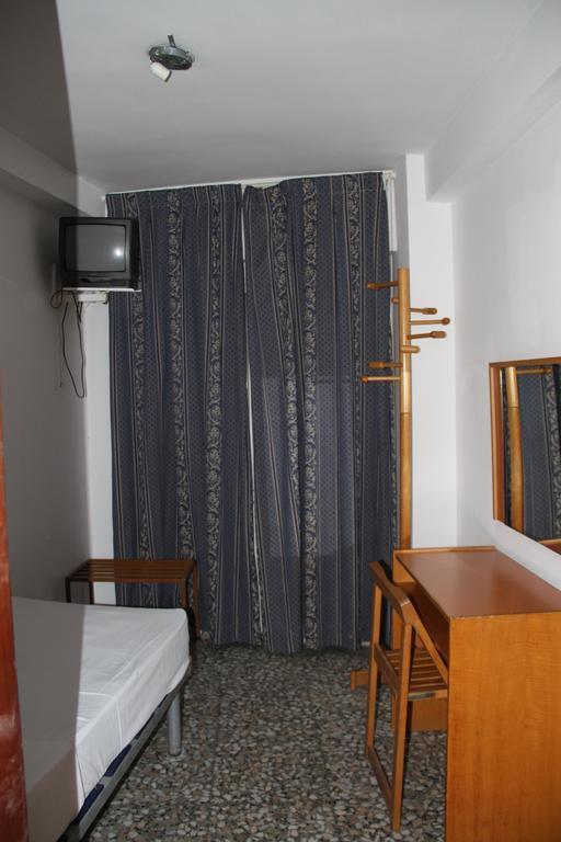 Hostal Mengual Gandia Bagian luar foto