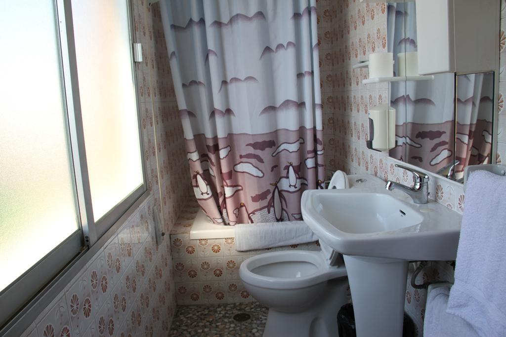Hostal Mengual Gandia Bagian luar foto