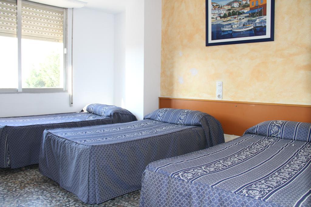 Hostal Mengual Gandia Bagian luar foto
