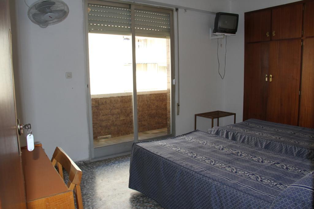 Hostal Mengual Gandia Bagian luar foto